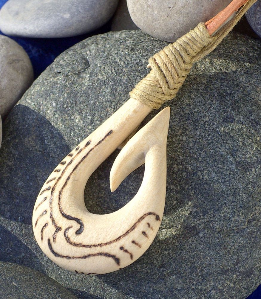 Hei Matau aus Lindenholz