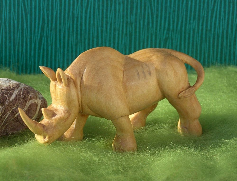 Nashorn aus Lindenholz